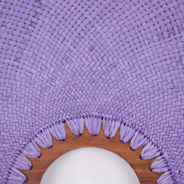 Abanico Artesanal Lila Palma Jipijapa con Mango de Madera