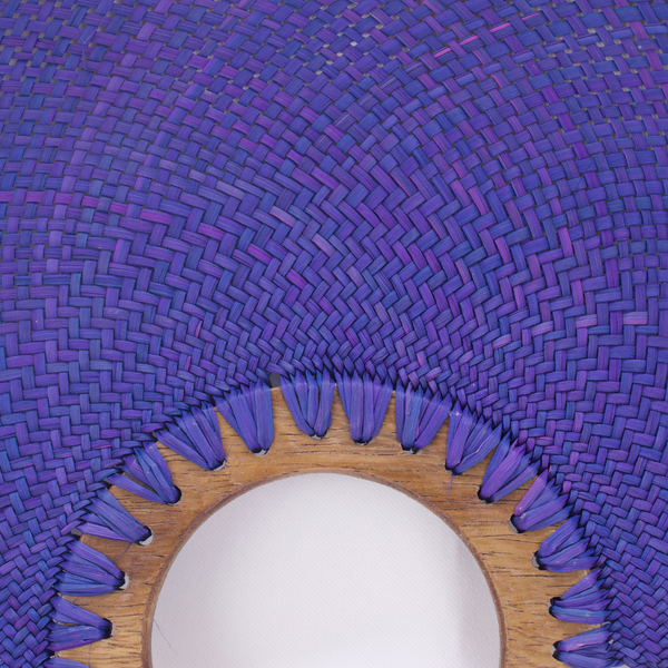 Purple artisanal fan Jipijapa with hand -made wooden handle