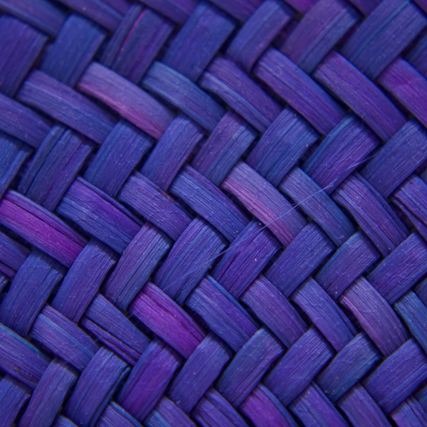 Purple artisanal fan Jipijapa with hand -made wooden handle