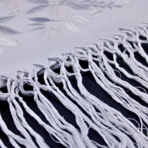 Rebozo Chal Artesanal Gris Perla 100% Lino Bordado Yucateco a mano 2.1 metros