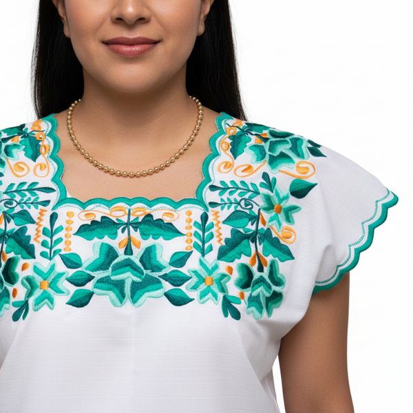 Vestido Huipil Blanco Bordado en Ambos Lados Yucateco a Mano Modelo Itzel para Mujer