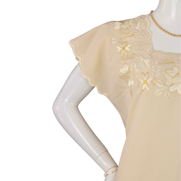 Vestido Huipil Beige Bordado en Ambos Lado a Mano Yucateco Modelo Alitzel para Mujer