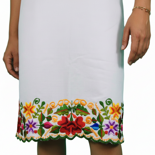 Vestido Huipil Blanco Bordado en Ambos Lados Yucateco a Mano Modelo Itzel para Mujer