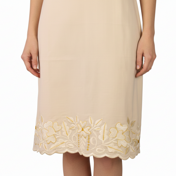 Vestido Huipil Beige Bordado en Ambos Lado a Mano Yucateco Modelo Alitzel para Mujer