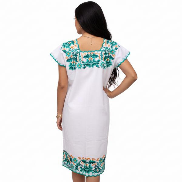 Vestido Huipil Blanco Bordado en Ambos Lados Yucateco a Mano Modelo Itzel para Mujer