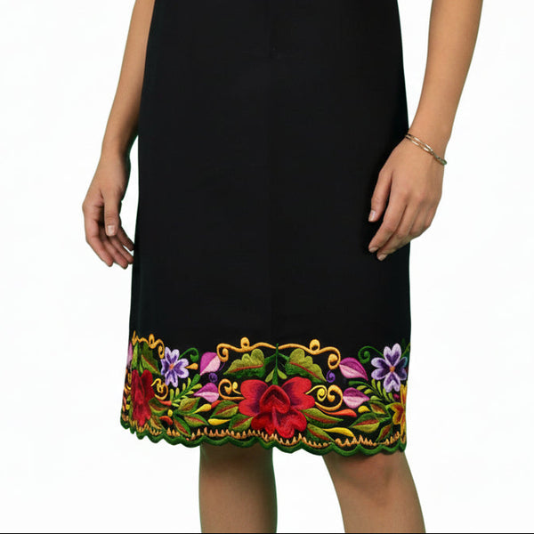 Vestido Huipil Negro Bordado en Ambos Lados Yucateco a Mano Modelo Itzel para Mujer