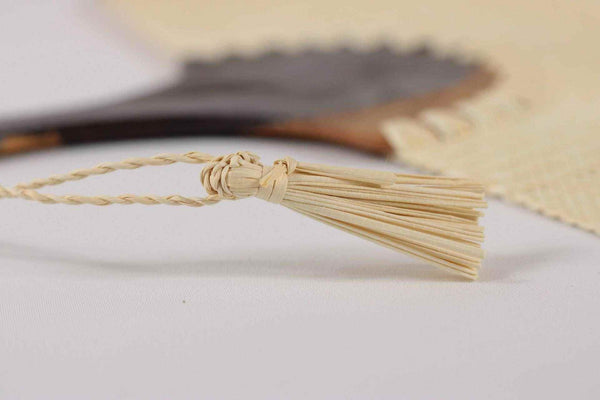 Abanico Artesanal Beige Paleta Palma Jipijapa con Mango de Madera