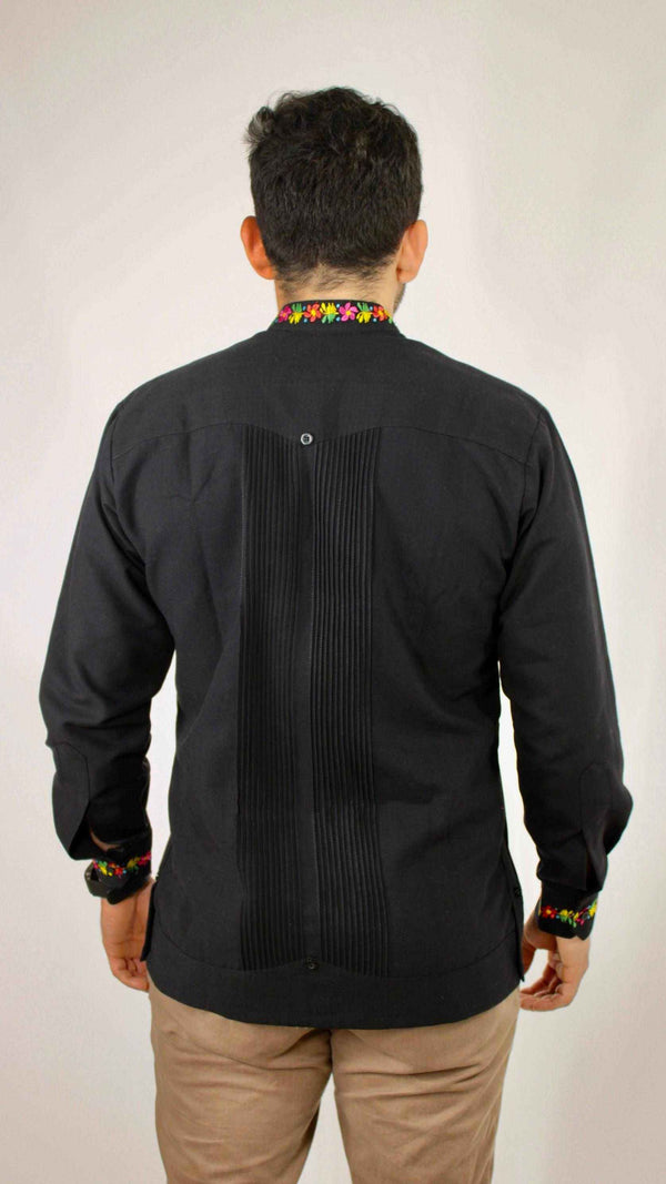Guayabera Yucateca Negra De Lino Modelo Colibrí Manga Larga