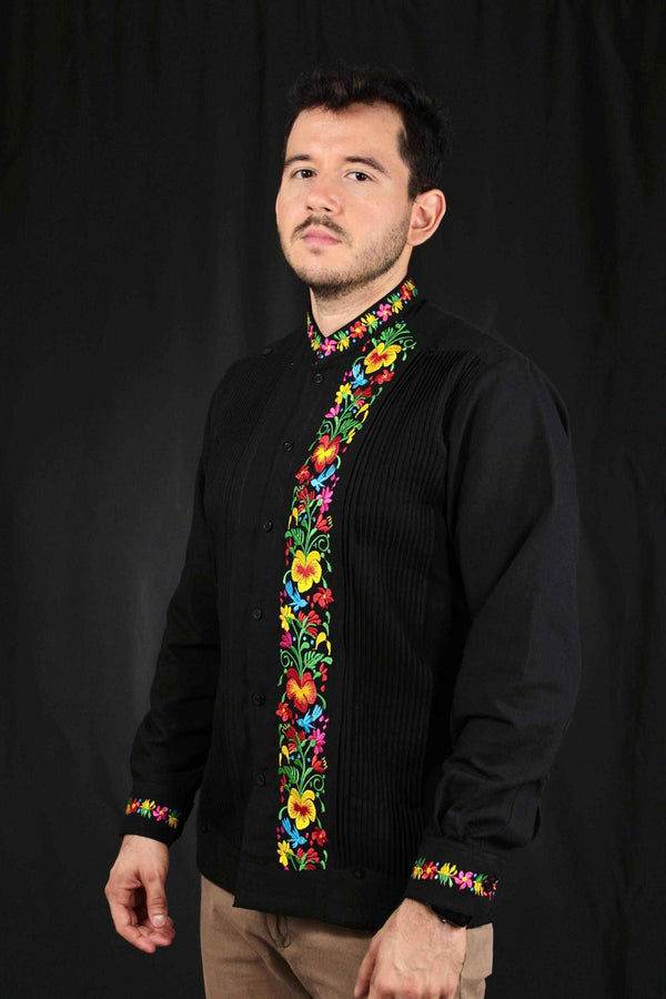 Guayabera Yucateca Negra De Lino Modelo Colibrí Manga Larga