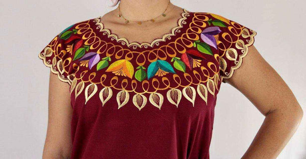 Blusa Yucateca Bordada Vino Lino Modelo Regina
