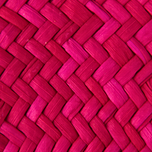 Abanico Artesanal Rojo Palma Jipijapa con Mango de Madera