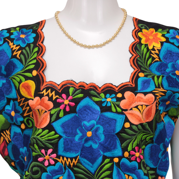 Blusa Artesanal Yucateca Bordada a Mano Modelo Frida para Mujer