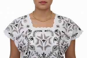 Blusa Artesanal Yucateca Blanca Bordada a Mano Modelo Natalia para Mujer