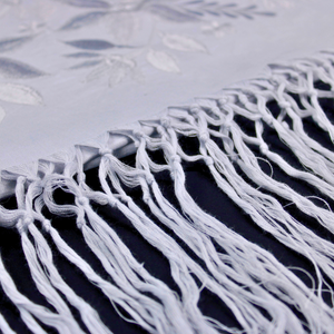 Rebozo Chal Artesanal Gris Perla 100% Lino Bordado Yucateco a mano 2.1 metros