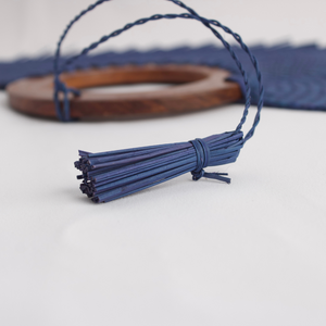 Abanico Artesanal Azul Marino Palma Jipijapa con Mango de Madera