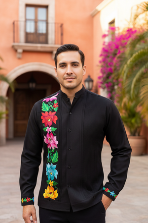 Guayabera Bordada Negra Modelo Yucatán Manga Larga para Hombre