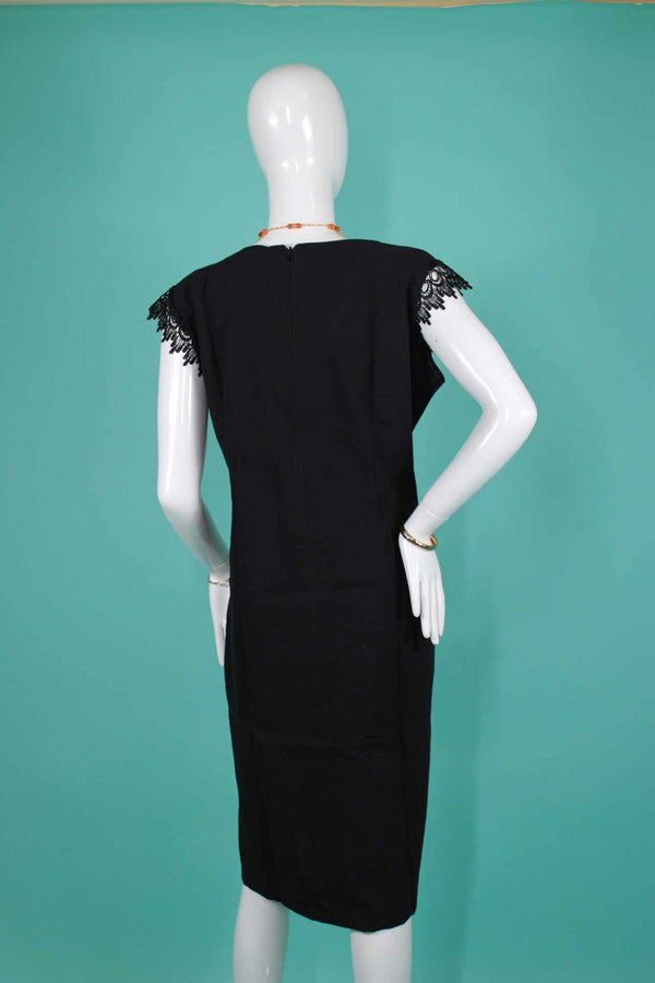 Vestido Negro de Lino Bordado Artesanal A Mano Modelo Selene