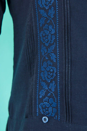 Blusa Guayabera Yucateca Bordada Punto de Cruz Manga 3/4 para Mujer