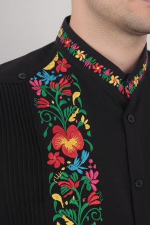 Guayabera Yucateca Bordada Negra Modelo Colibrí Manga Corta para Hombre