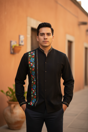 Guayabera Bordada Yucateca Negra Modelo Montejo Manga Larga para Hombre