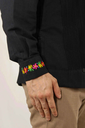 Guayabera Yucateca Negra De Lino Modelo Colibrí Manga Larga