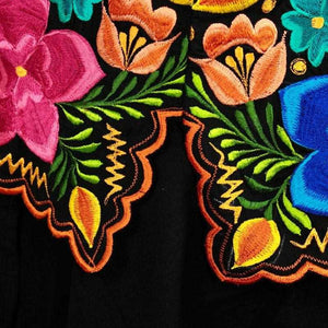 Blusa Bordada Ambos Lados Yucateco Negra Lino Modelo Frida