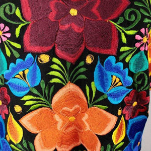 Blusa Bordada Ambos Lados Yucateco Negra Lino Modelo Frida