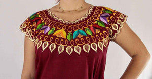 Blusa Yucateca Bordada Vino Lino Modelo Regina