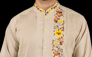 Guayabera Yucateca Beige De Lino Modelo Colibrí Manga Larga