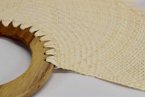 Abanico Artesanal Beige Palma Jipijapa con Mango de Madera Hecho a Man